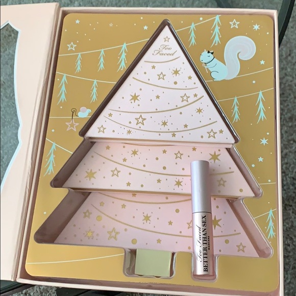 Too Faced Under the Christmas Tree Palette Mascara - Picture 3 of 6